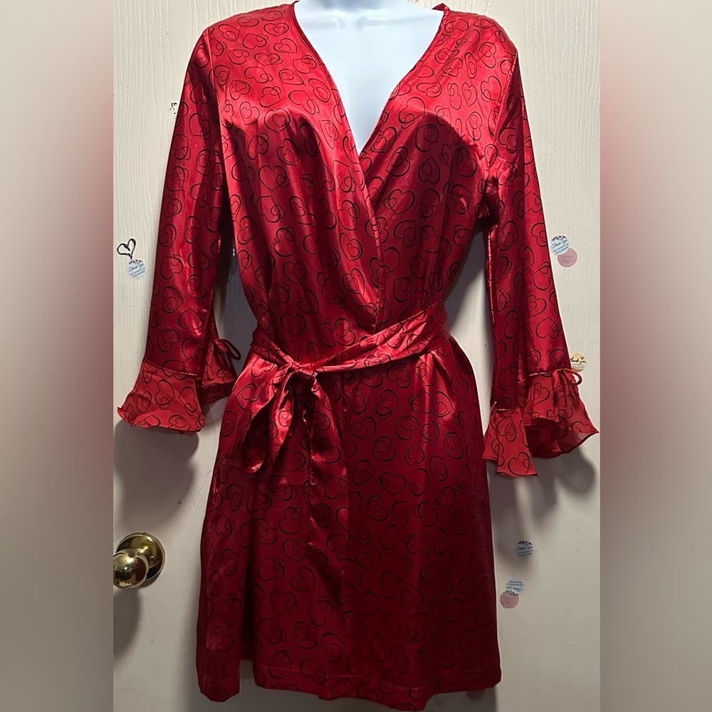 ✨❤️Morgan Taylor Red Velvet Wrap Robe with Ruffled Cuffs✨❤️ - Picture 7 of 16